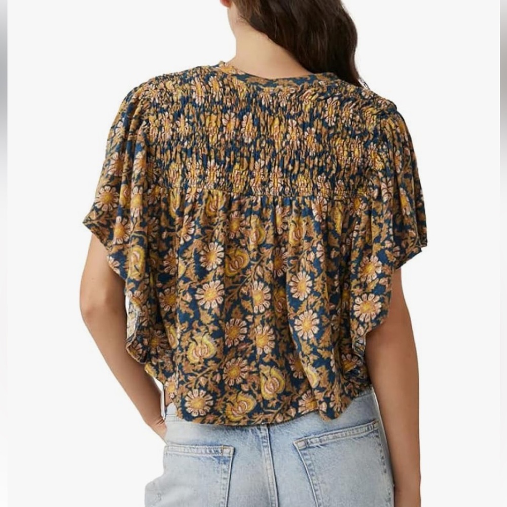 FREE PEOPLE Navy Daisy Flutter Sleeve Smocked Linen/Cotton Crop Top Gd Cond M - Picture 3 of 9